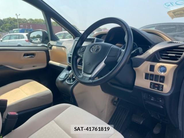 Toyota NOAH 2015-07 8438601-29
