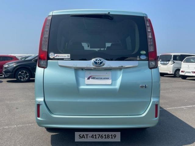 Toyota NOAH 2015-07 8438601-3