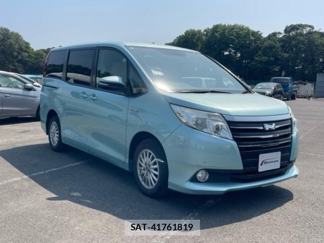 Toyota NOAH 2015-07 8438601-6