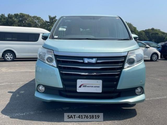 Toyota NOAH 2015-07 8438601-7