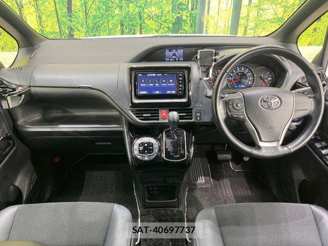 Toyota NOAH 2018-10 8438594-1