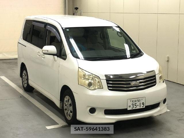 Toyota NOAH 2011-02 8448104-0