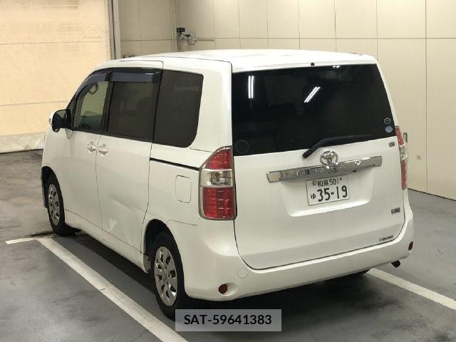 Toyota NOAH 2011-02 8448104-1