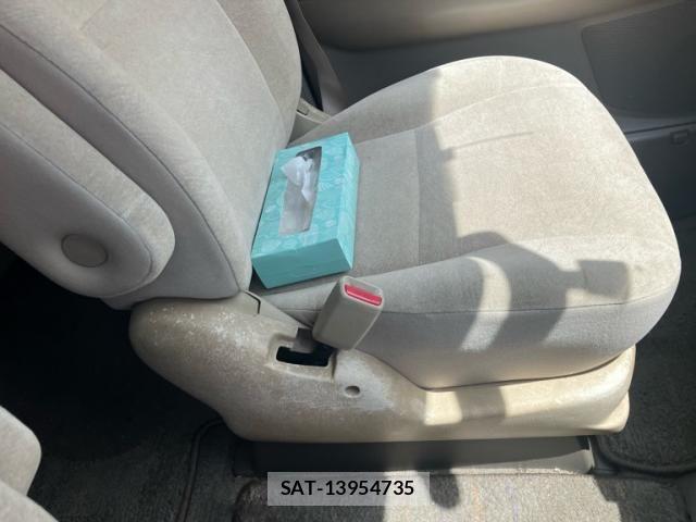 Toyota NOAH 2005-10 8458092-18