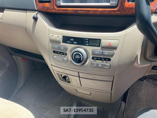 Toyota NOAH 2005-10 8458092-19