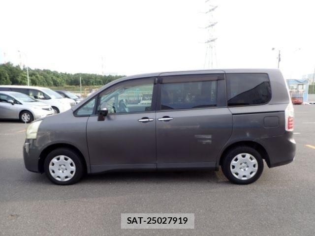 Toyota NOAH 2009-07 8458090-1