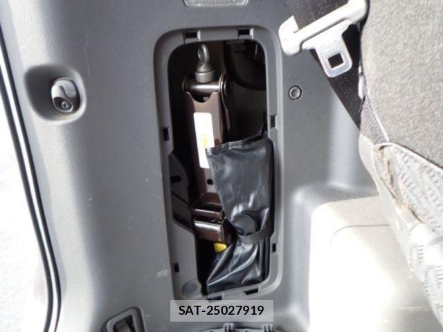 Toyota NOAH 2009-07 8458090-19