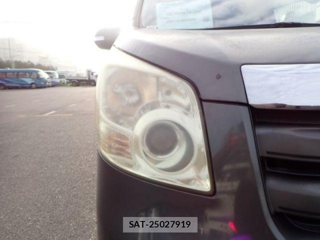 Toyota NOAH 2009-07 8458090-8