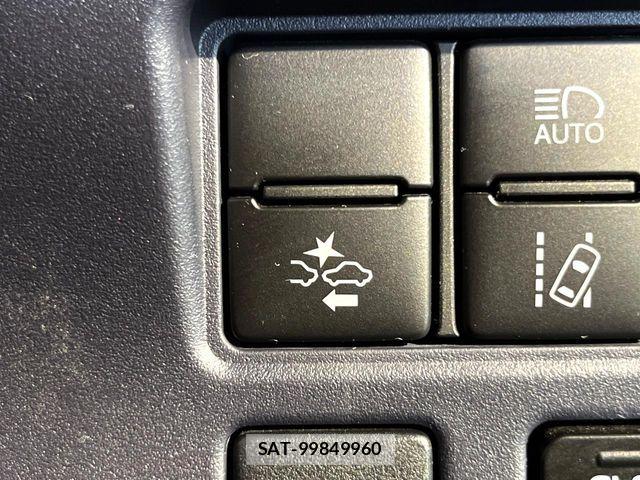 Toyota NOAH 2016-05 8458089-6