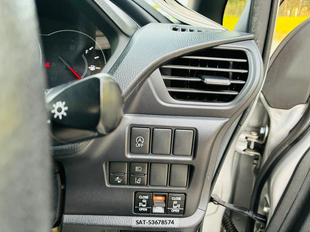 Toyota NOAH 2019-08 8418911-16