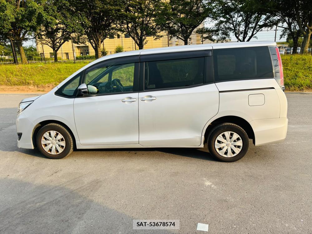 Toyota NOAH 2019-08 8418911-1