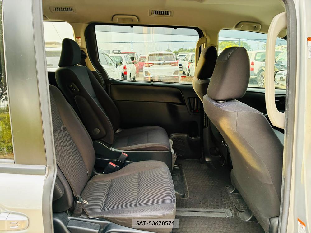 Toyota NOAH 2019-08 8418911-8