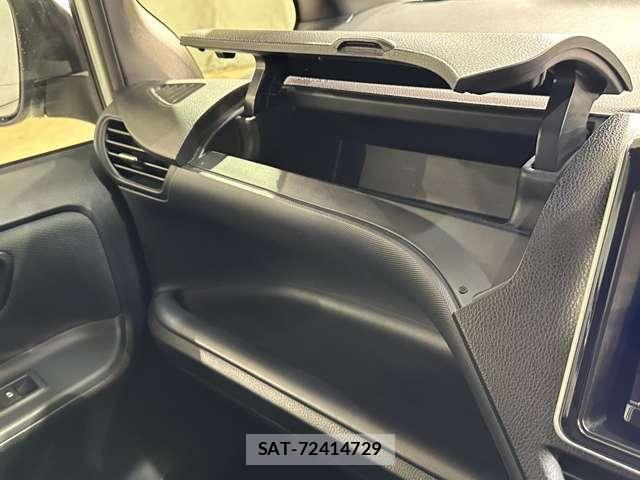Toyota NOAH 2015-08 8485821-23
