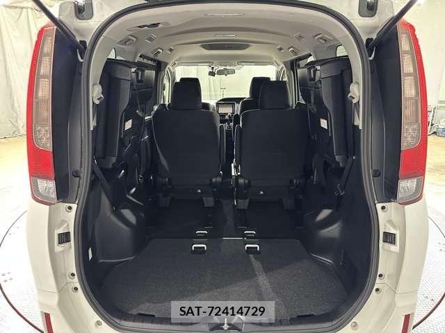 Toyota NOAH 2015-08 8485821-28