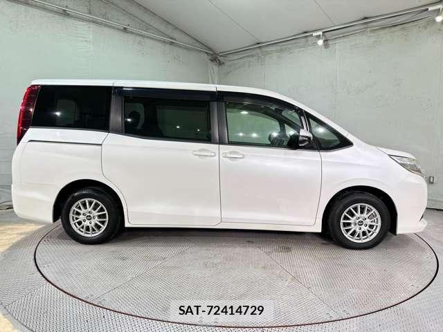 Toyota NOAH 2015-08 8485821-3