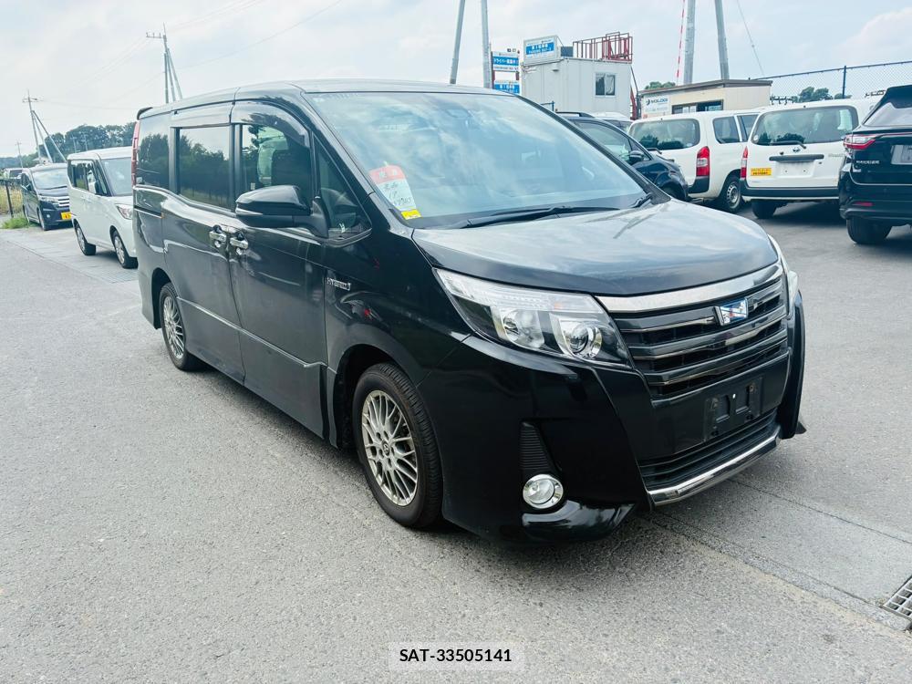 Toyota NOAH 2017-06 8262100-0