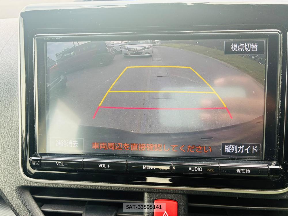 Toyota NOAH 2017-06 8262100-17
