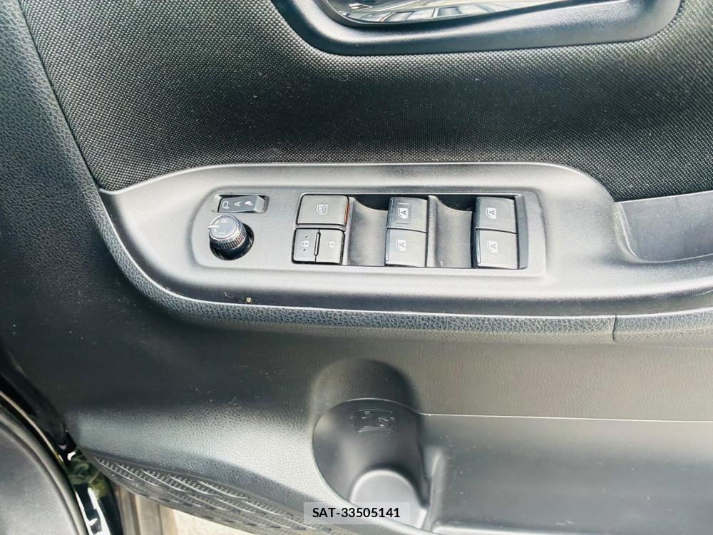 Toyota NOAH 2017-06 8262100-20