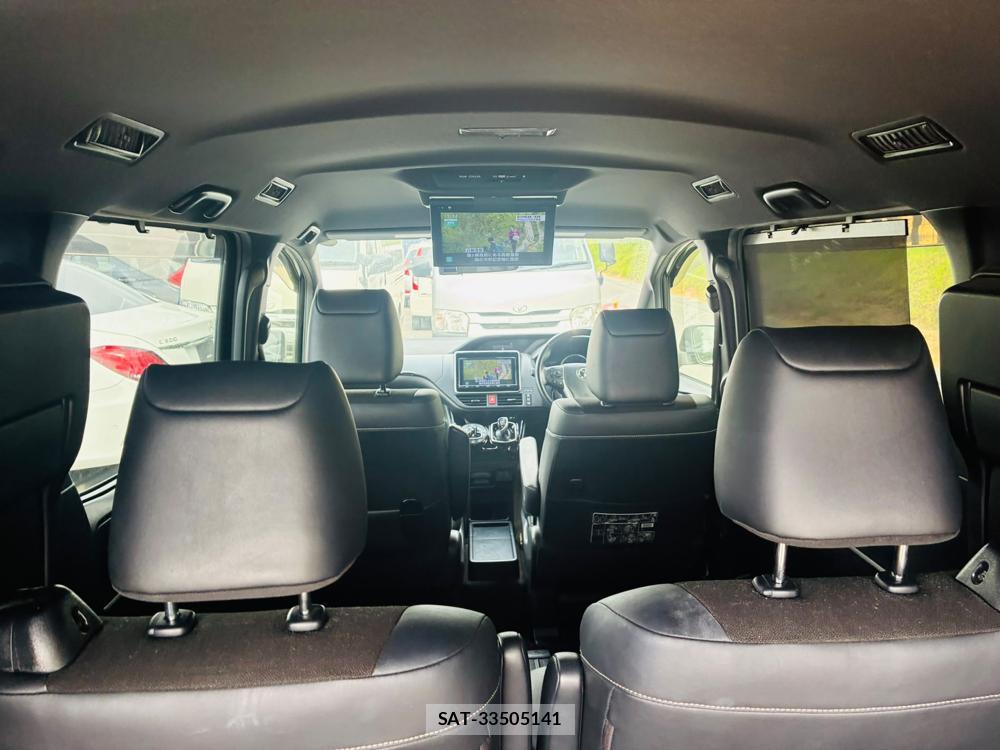 Toyota NOAH 2017-06 8262100-25