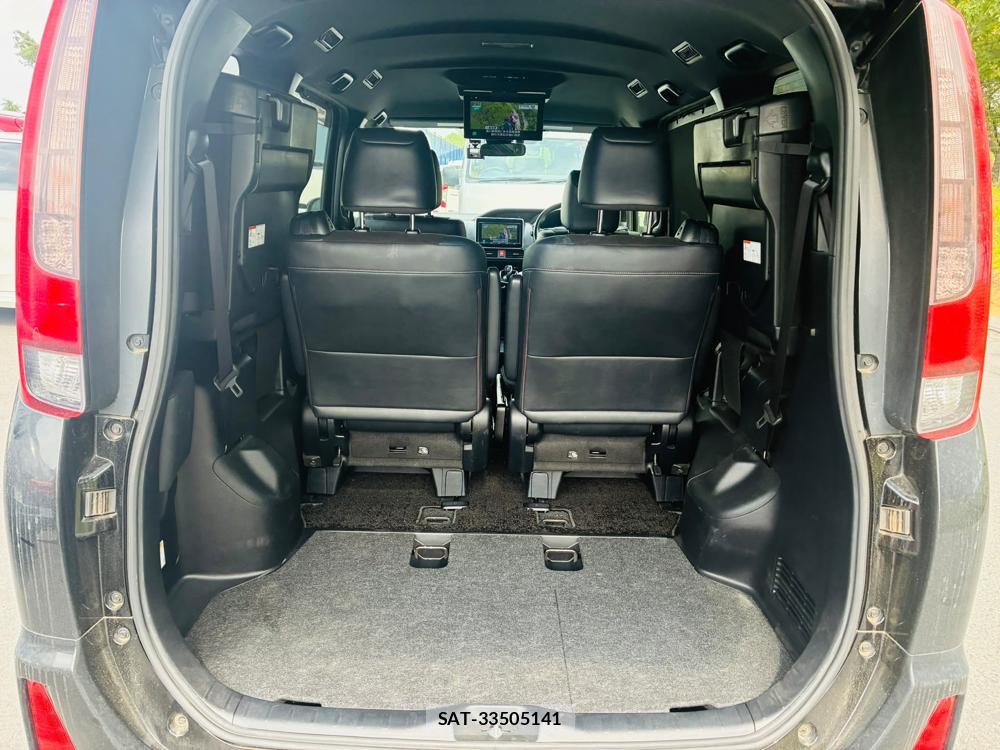 Toyota NOAH 2017-06 8262100-26