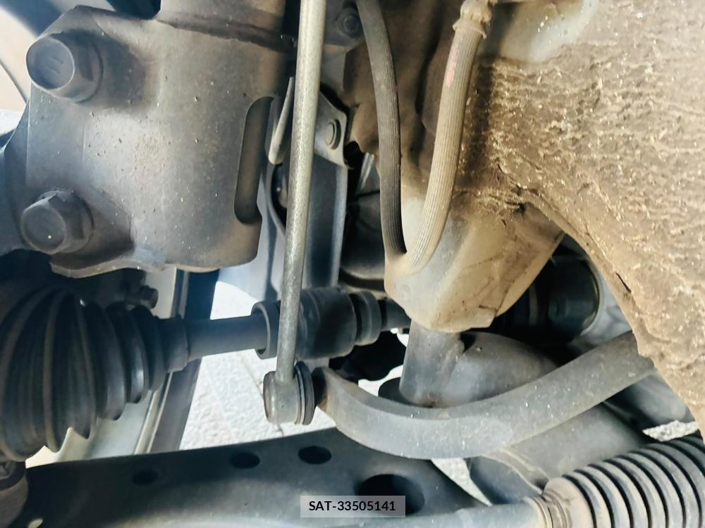 Toyota NOAH 2017-06 8262100-35