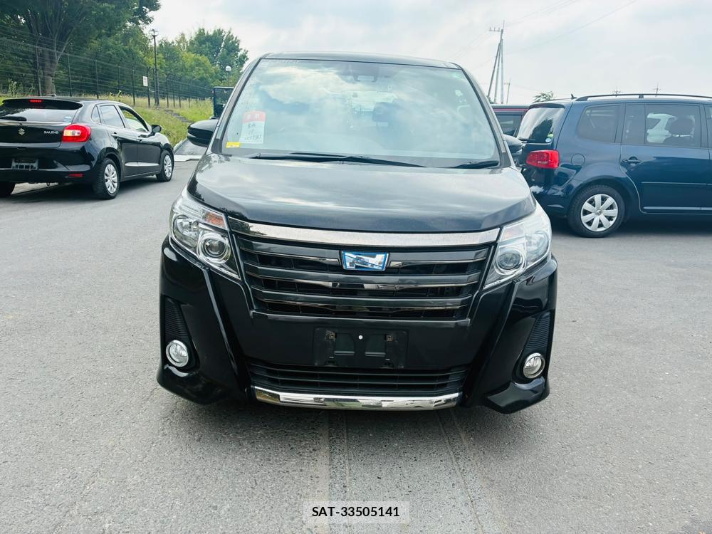 Toyota NOAH 2017-06 8262100-6