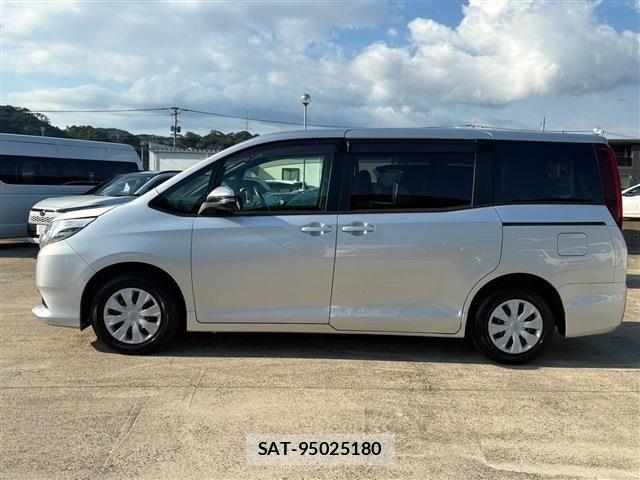 Toyota NOAH 2016-07 8526284-12