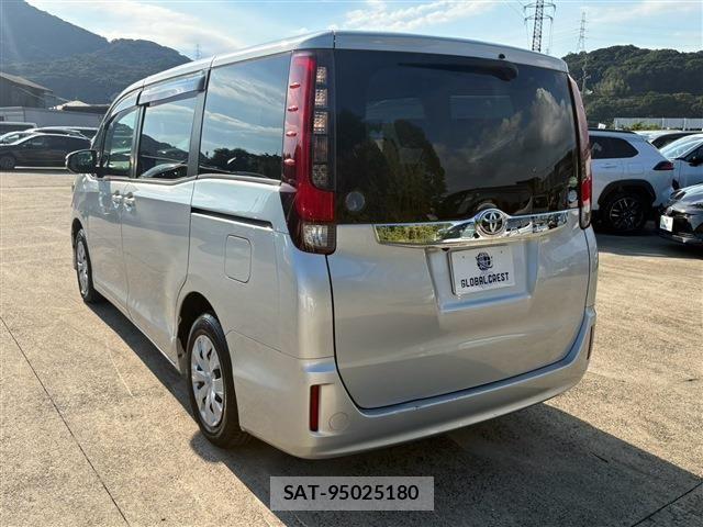 Toyota NOAH 2016-07 8526284-13