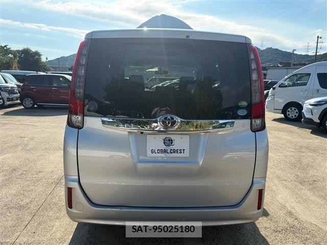 Toyota NOAH 2016-07 8526284-14