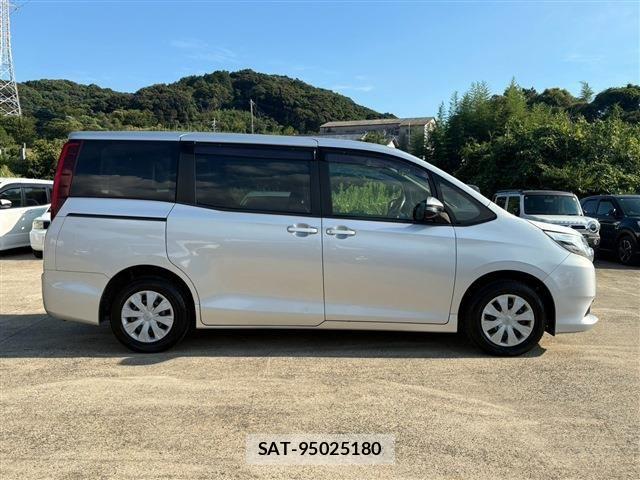 Toyota NOAH 2016-07 8526284-16