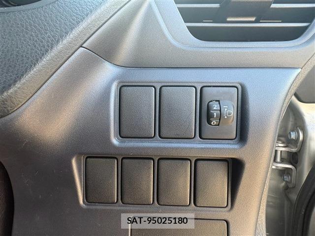 Toyota NOAH 2016-07 8526284-20