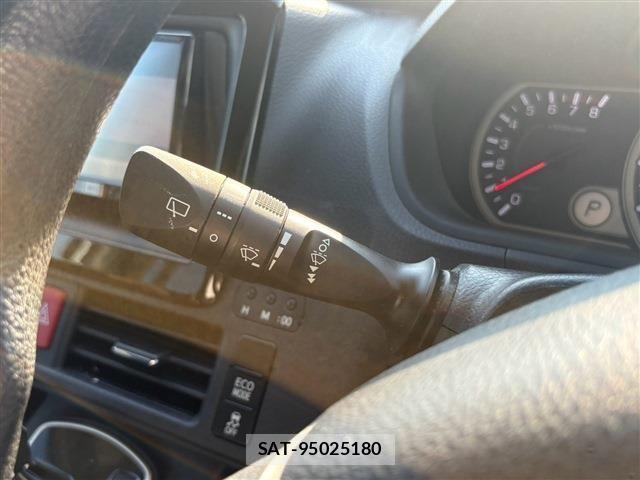 Toyota NOAH 2016-07 8526284-27