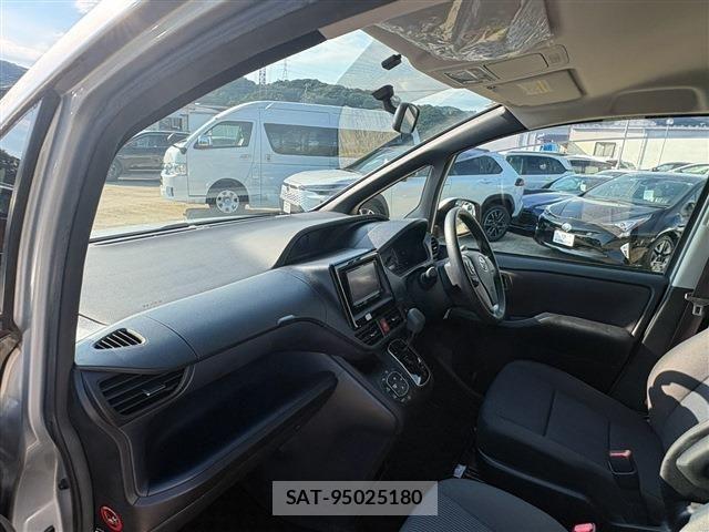Toyota NOAH 2016-07 8526284-3