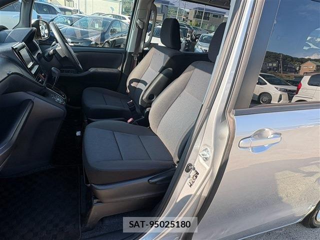 Toyota NOAH 2016-07 8526284-4