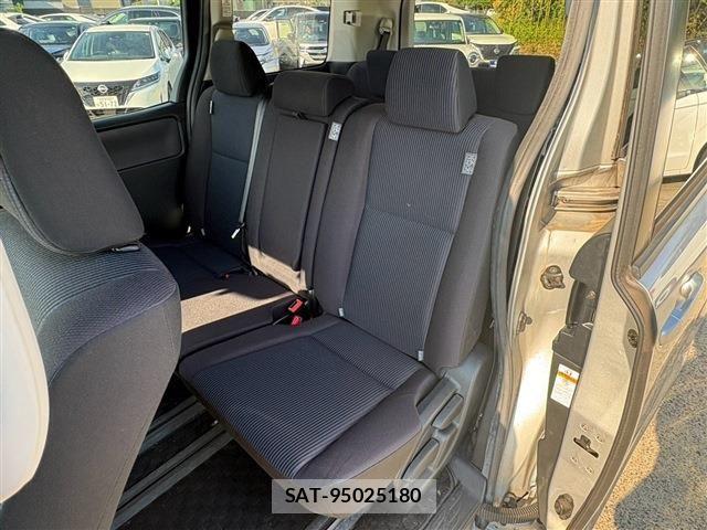 Toyota NOAH 2016-07 8526284-5