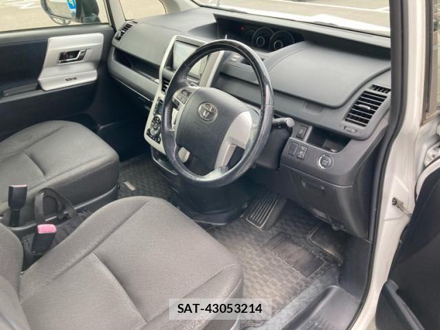 Toyota NOAH 2013-01 8526285-11