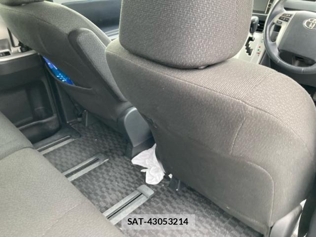 Toyota NOAH 2013-01 8526285-14
