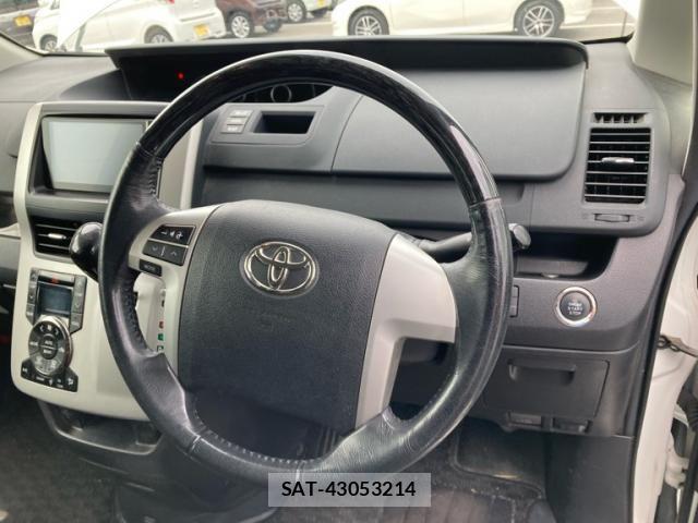 Toyota NOAH 2013-01 8526285-22