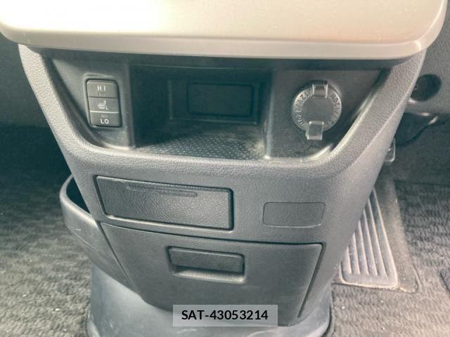 Toyota NOAH 2013-01 8526285-27