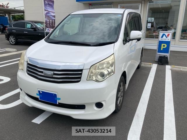 Toyota NOAH 2013-01 8526285-2