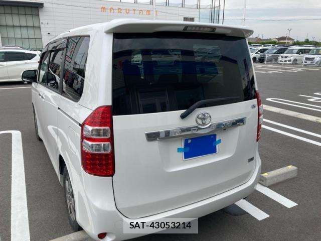 Toyota NOAH 2013-01 8526285-3