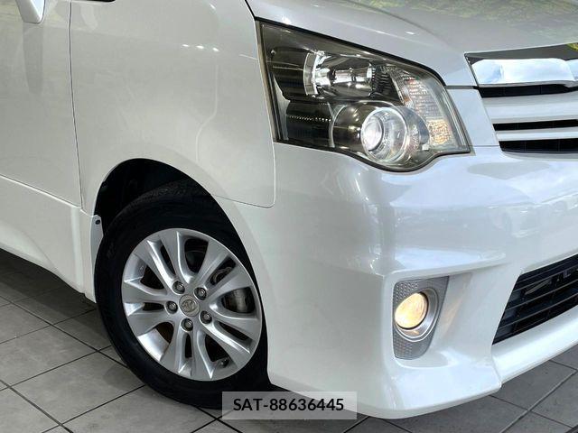 Toyota NOAH 2011-09 8562974-12