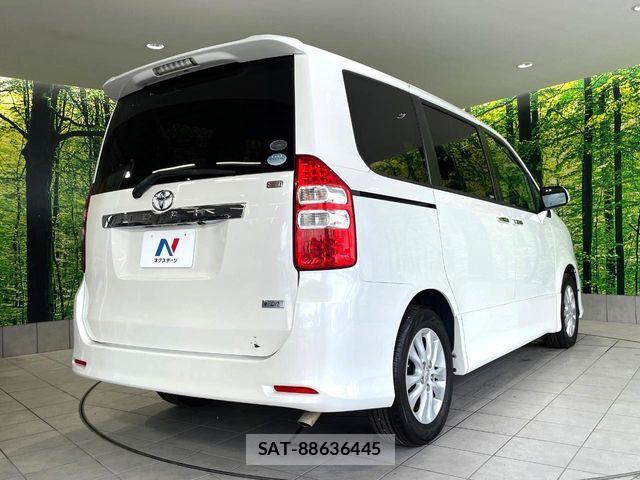 Toyota NOAH 2011-09 8562974-17