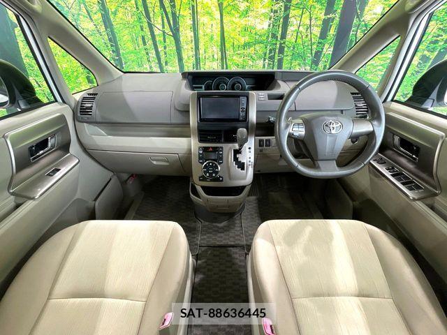 Toyota NOAH 2011-09 8562974-1