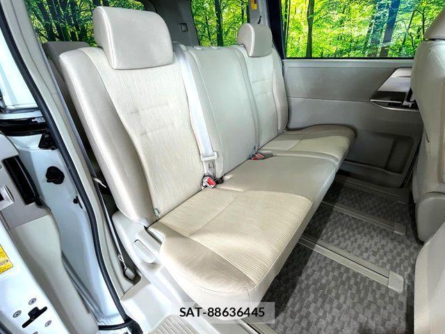 Toyota NOAH 2011-09 8562974-8