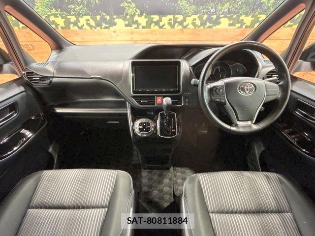 Toyota NOAH 2017-09 8562966-1