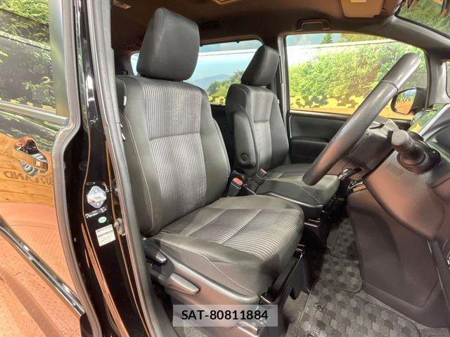 Toyota NOAH 2017-09 8562966-7
