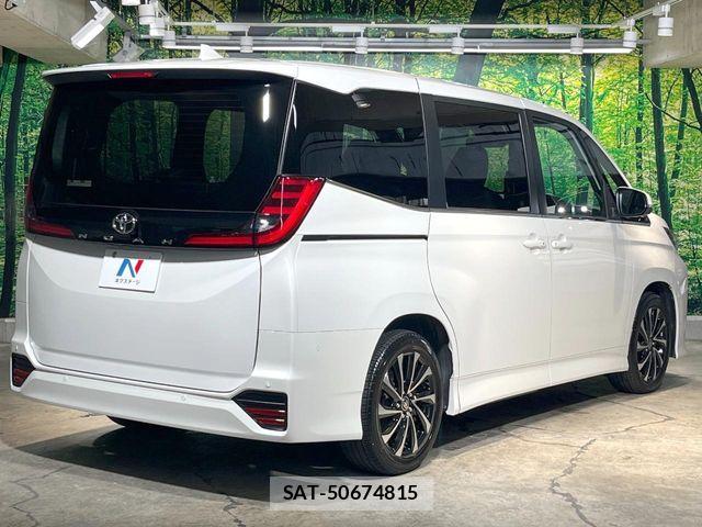 Toyota NOAH 2023-03 8562963-17