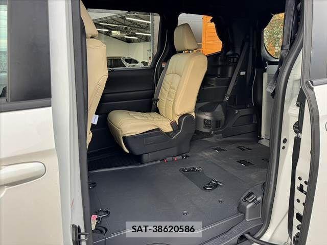 Toyota NOAH 2025-06 8562961-17