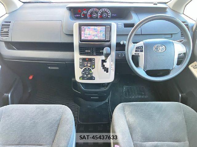 Toyota NOAH 2011-04 8562975-1